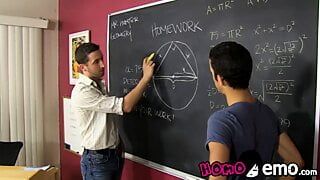 Jonge homoseksuele leraar Tony Hunter fokt anaal schattige Dustin Cooper