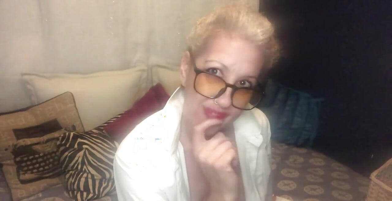 Όποιος θέλει τα μεταχειρισμένα πλεκτά μου;