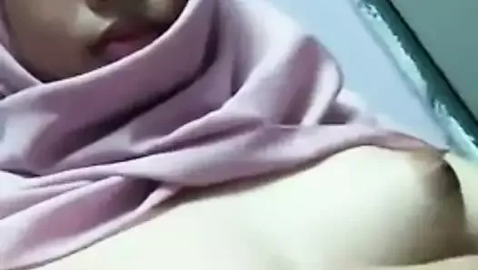 Indonesian Hijab Muslim Girl Masturbate Herself (Part 4)
