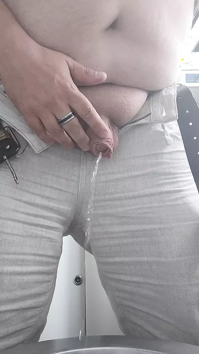 Pissing #017