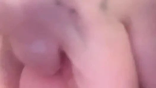 Дилдо трахает мою хорошенькую мокрую киску