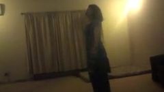 Пакистанскую киску шлюшки я наказала после ее танца