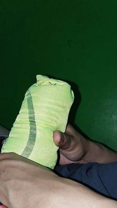 Trying to get a dildo to fit into the hole doesn't fit the big dick.