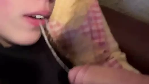 Sepong kontol pagi-pagi sampai telan sperma