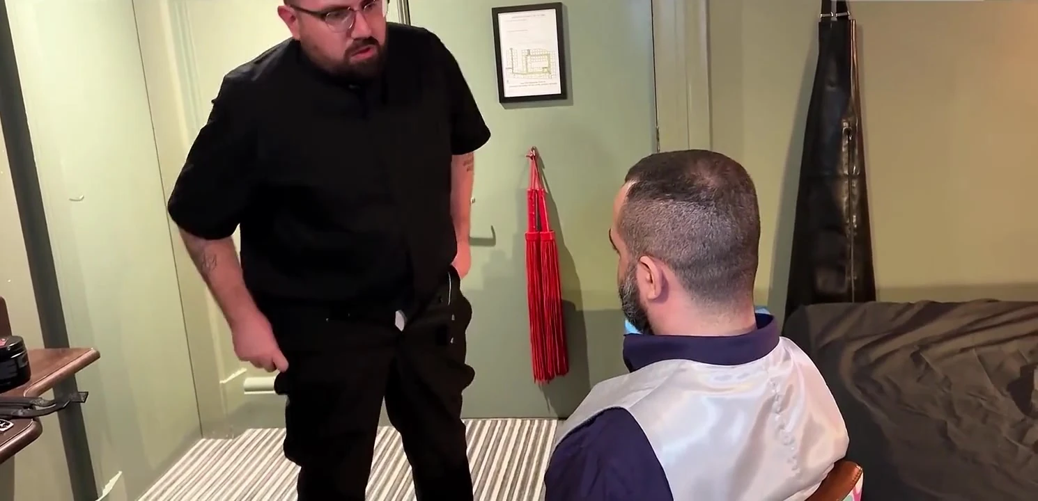 Assorcist: eşcinsel ayı rahip bdsm