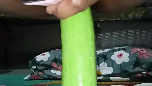 Bhabhi Ne chut ko phad Diya louki se