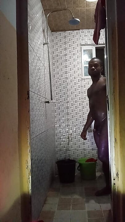 立ってシャワーで義理の兄弟とセックス