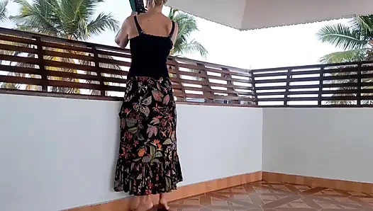 Olgun Sarışın Eş Güneşin Tadını Çıkarıyor