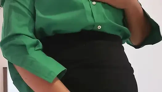 Kadın öğretmen birlikteydi, bu yüzden erkek arkadaşını bulmak için eve acele etti.