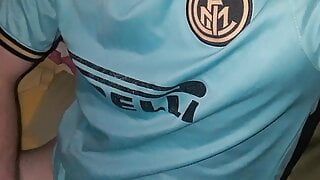 Sexy Fan von Inter Mailand masturbiert