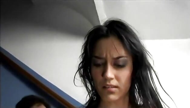 สาวเลวรอยสักกระโปรงหนัง โดนกระแทกหีในโรงรถ