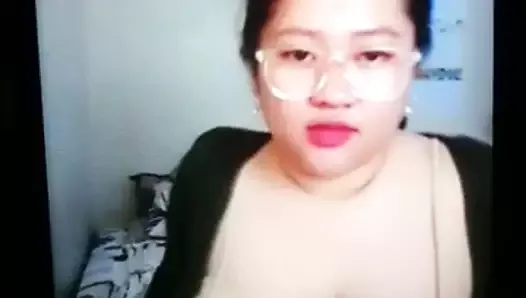Индонезийская девушка из сурабая ди Биго показывает сиськи Monstar