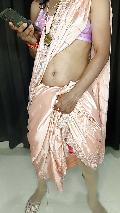 Stuning housewife sexy saree and tit bra panty