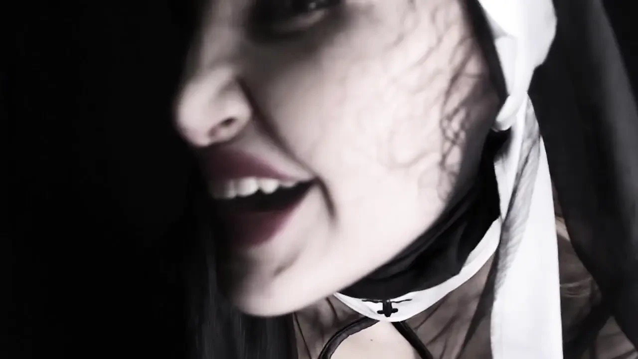 Diva del Tubo is a dark nun