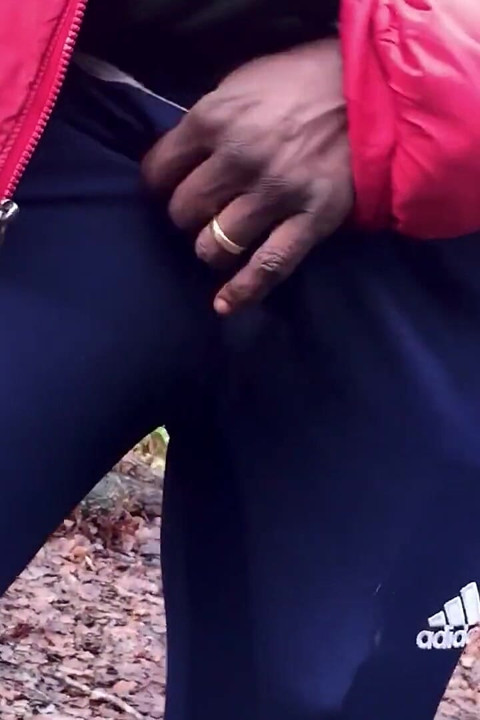 Tehát tél van, és szuper hideg van. fehérneművel bent, kint vagyok és körül