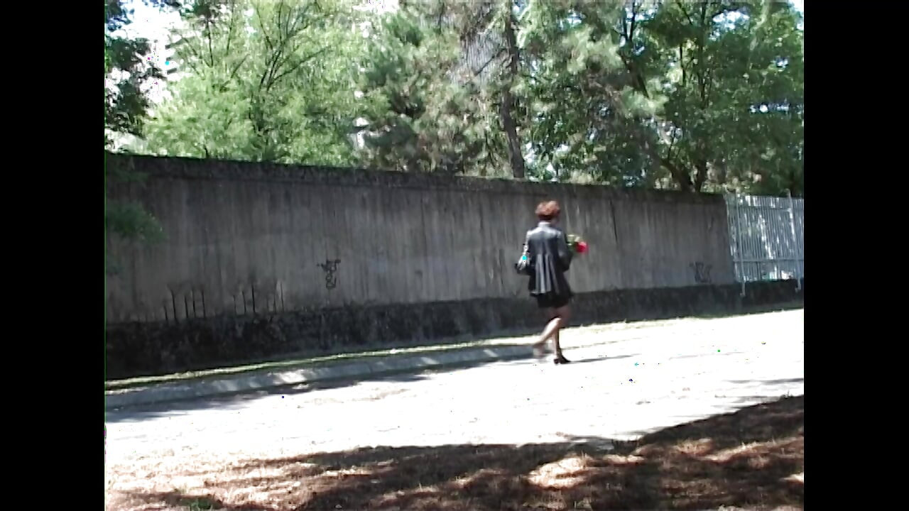 Cette salope chevronnée aime se faire baiser par un jeune mec