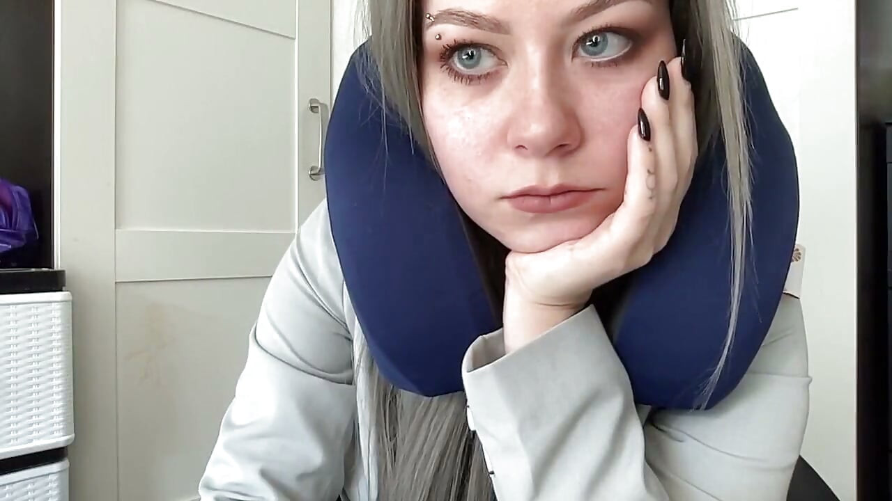 同事在开会后忘了关闭摄像头