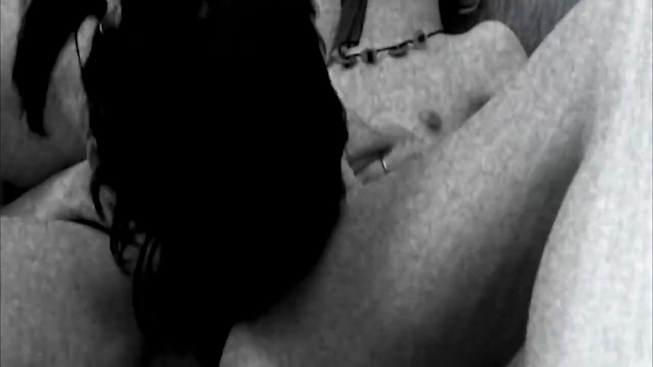 Chicas lesbianas humentes dedos y lamen hasta orgasmos explosivos