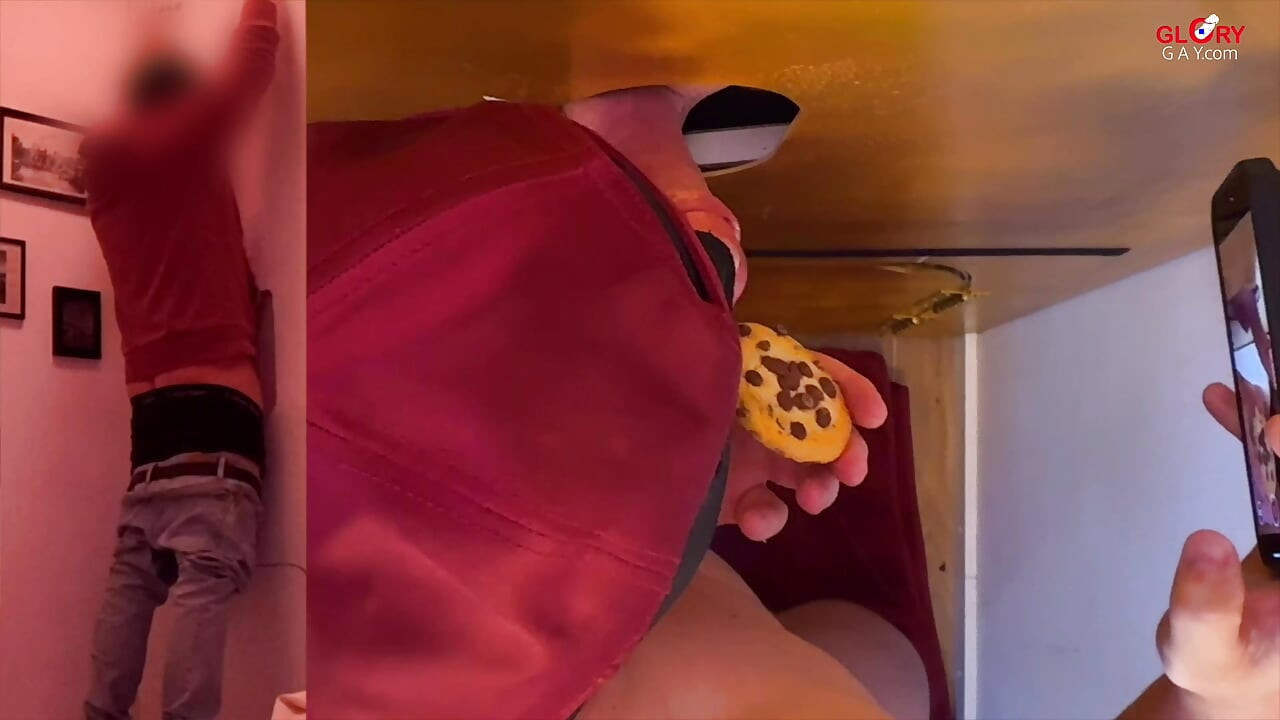 Cookie & Cream Spezial - He Pumps an Insane Amount of Cum on the Cookie