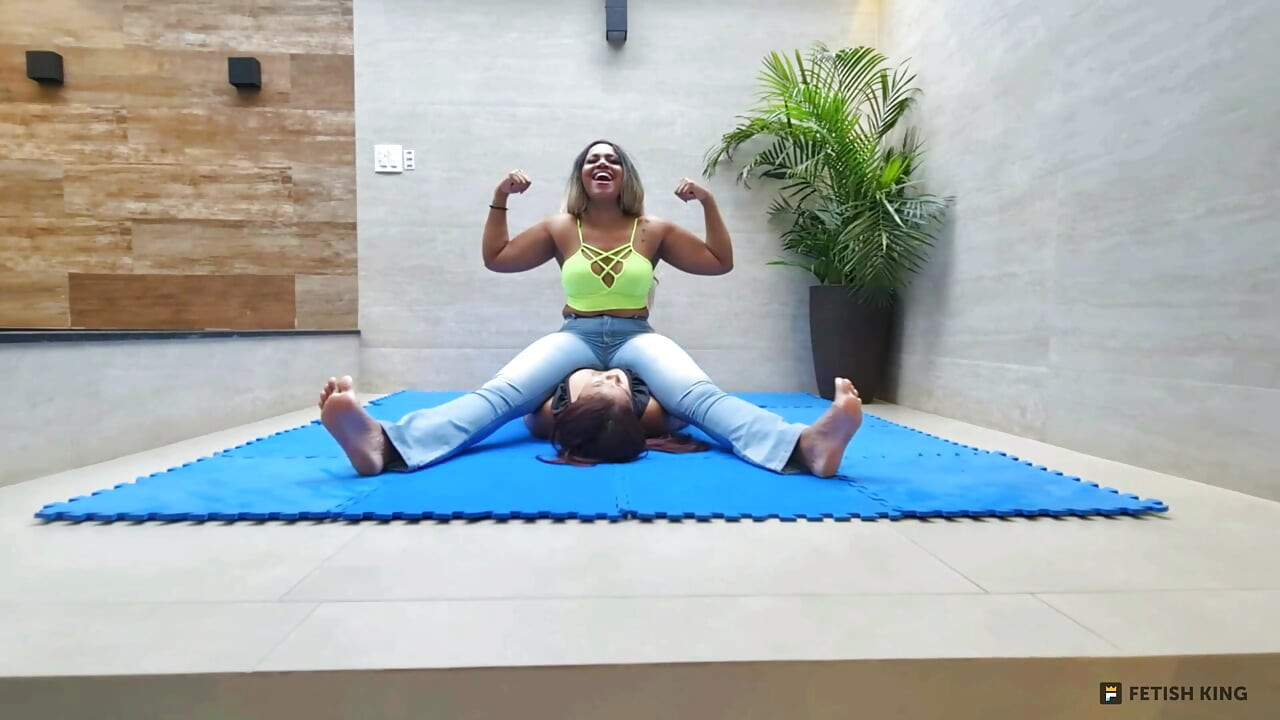 Chest Sitting - Strong Legs and Muscles Lebian Fight Girls