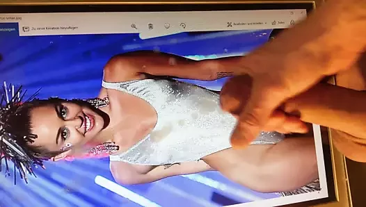Miley cyrus boşalıyor6.5.2019