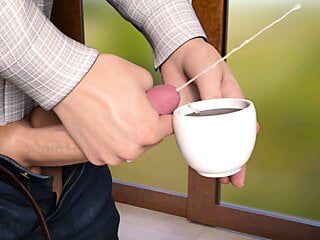 Stillen zurück zum Vergnügen: Tasse Kaffee, gefüllt mit Sperma, damit die MILF trinken kann - ep54
