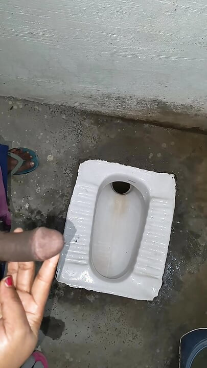 Only pissing of indian bhabhi