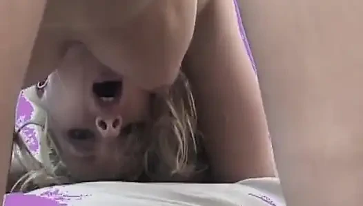 Горячая блондинка сосет член и лижет ее киску