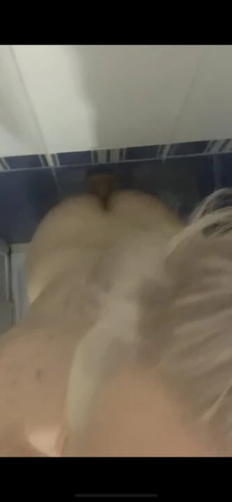 I put my virgin ass on a dildo, get high quietly closing in the bathroom so that I don't get burned