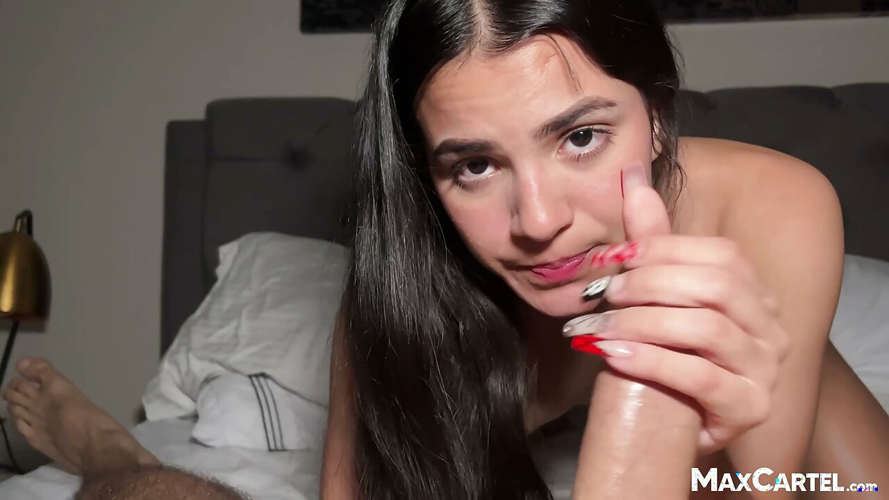 Amateur teen drinks cum out a glass