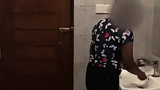 Ofis Sex_manager ofis banyosunda İk departmanı evli bayanla seks