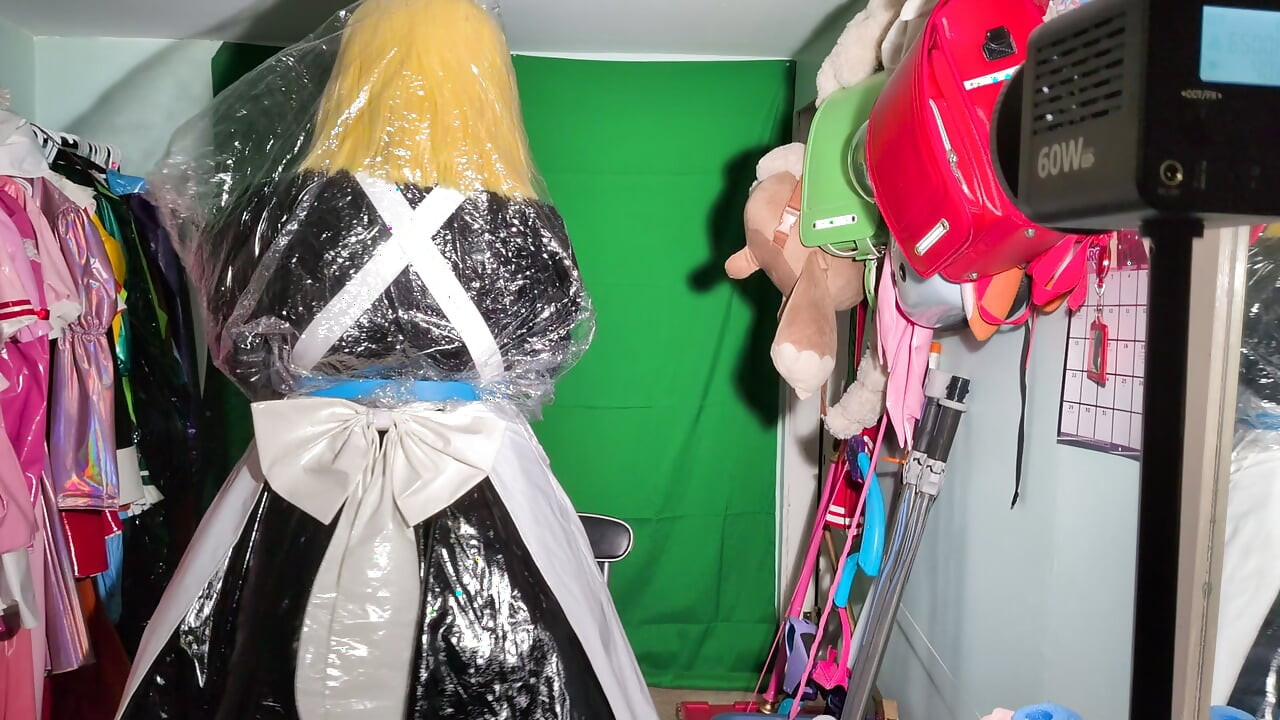 Kigurumi 女仆 用包玩各种呼吸游戏