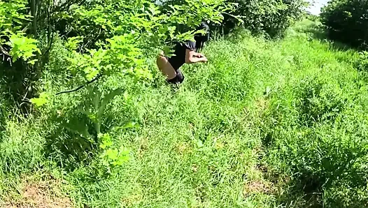 Nyepong kontol sampai tenggorokan, ngentot muka dan crot di sekujur tubuhku