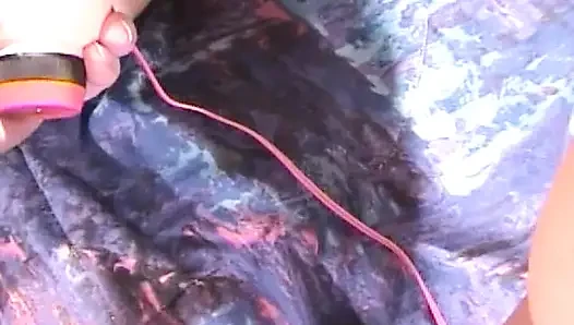 Sarışın sürtük büyük yarak emdiğini gösteriyor