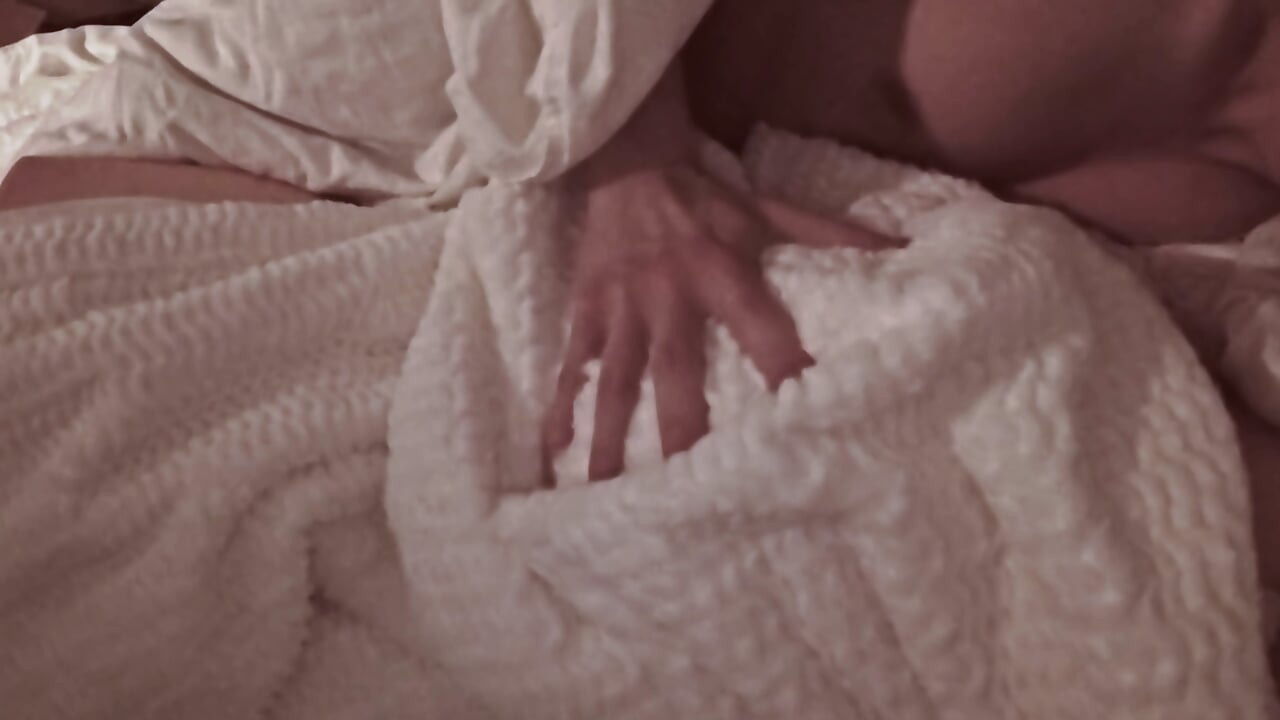 Follándome a mi muñeca sexual como si fueras tú de verdad