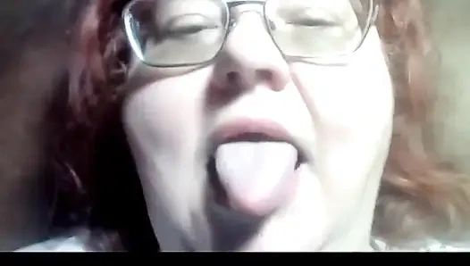 BBW gibt Ihnen Nahaufnahme ihrer nake Lippen und mund küssen und lecken ihre Lippen für sie, ein angeforderter Clip!