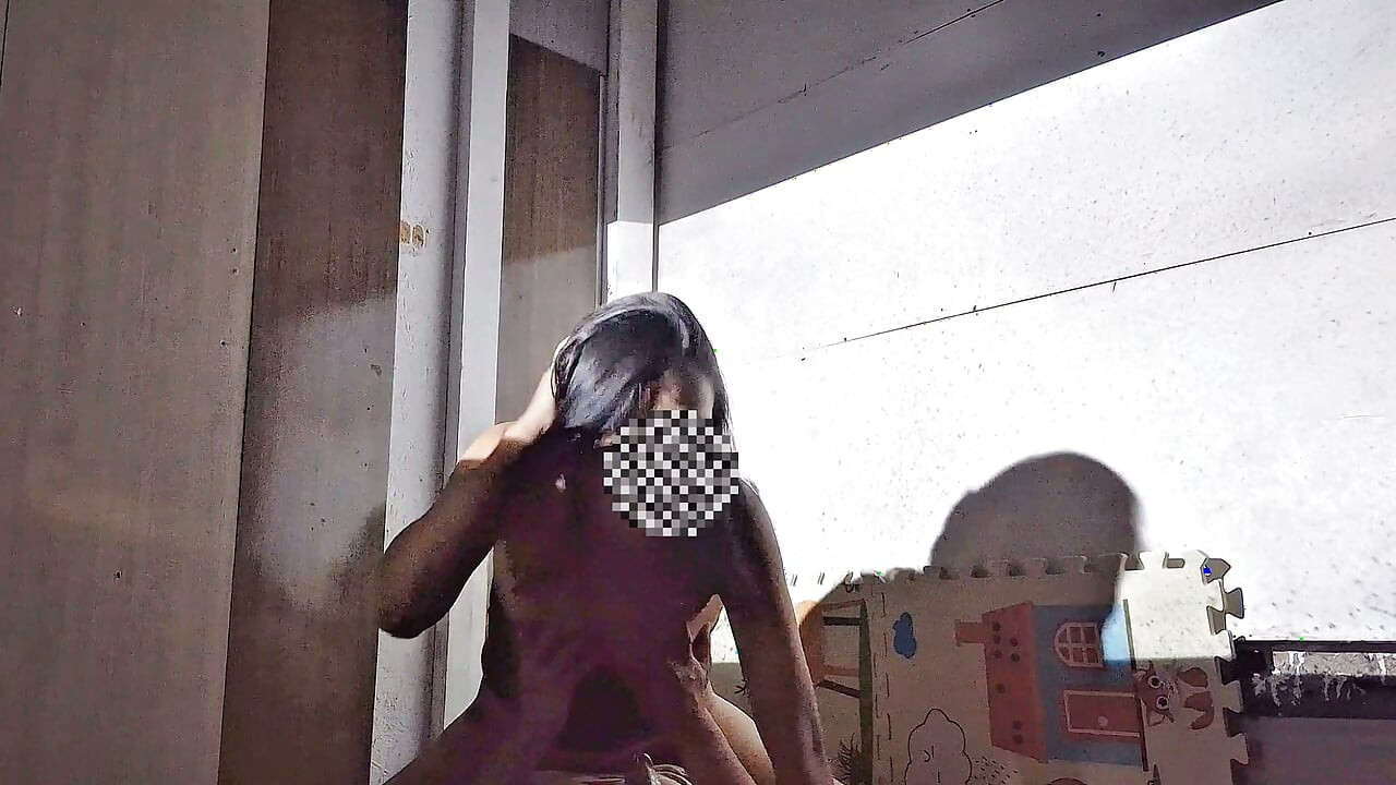 Teman sekamarku pinay mengerang lembut setelah kelas! Seks di kegelapan
