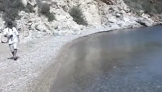 Sahin K fickt die türkische MILF Ayse am strand