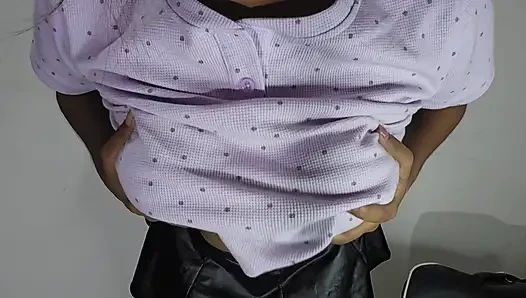 I was alone at i palyed my self .SSquirting while finger my pussy.