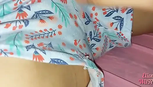 Main sama adik tiriku di rumah waktu semua orang lagi