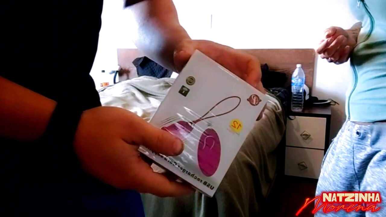 Experimento De Prazer: Natzinha MILF Toda Ocupada Por Brinquedos Vibratórios.