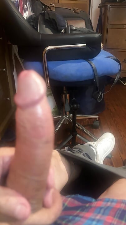Esta pinga tiene ganas de romper un culo This dick wants to break an ass