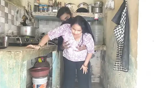 Adik tiri yang sange kepergok di dapur - kakak tiri ngentot memeknya habis-habisan sambil coo