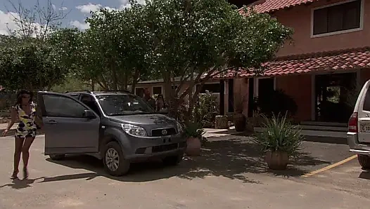 Island Fever Outdoor Pussy Spread and Sucking