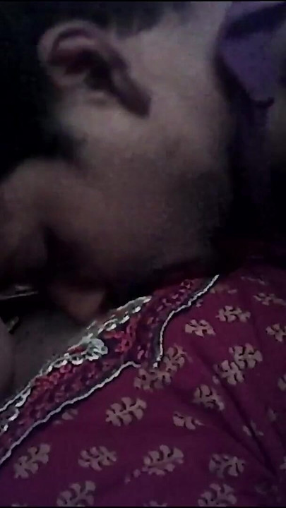 Detik meleleh dari "Isteri rumah panas kampung desi India bercium suami"