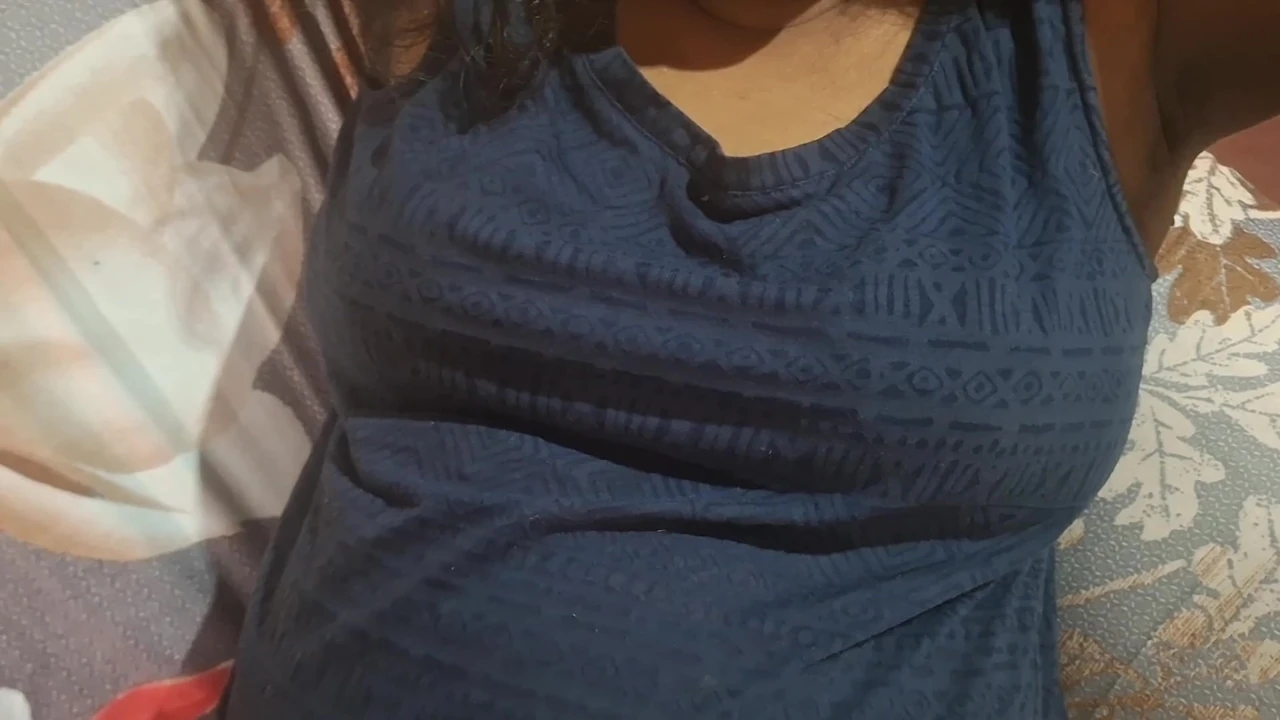 Gerçek Asyalı orta yaşlı seksi kadın ev yapımı gerçek video