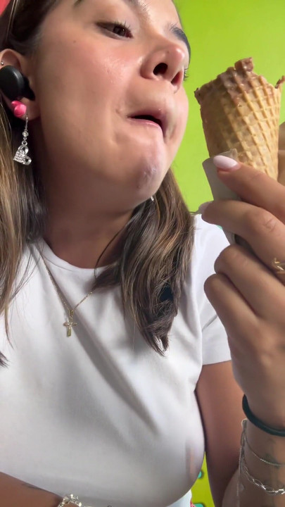 Emotionaler Moment von "Ice Cream That macht meine nasse muschi an: Schau zu, wie ich masturbiere!"