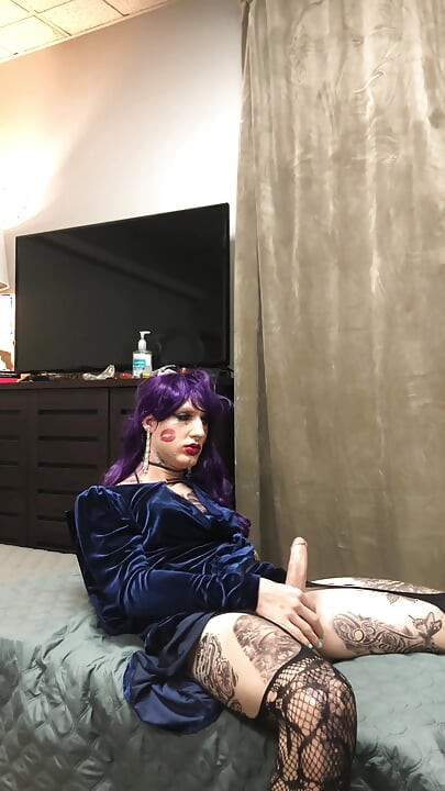 Extremely Hot Tatted Sissy Masturbation