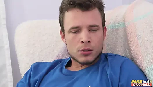 Fakehub originals - baby Kxtten lässt ihre beste freundin ihren engen kleinen arsch ficken