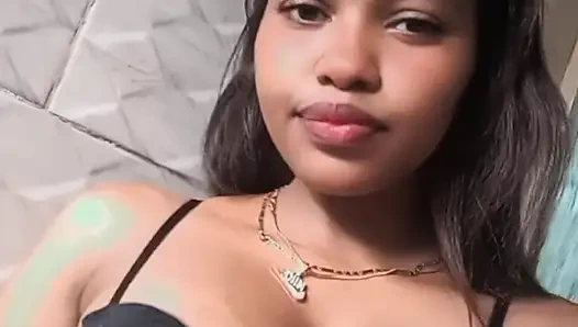 Между желанием и искушением... Я не так много об этом думаю... Просто посмотри на меня